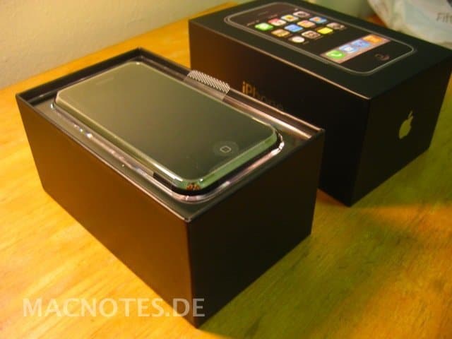 iPhone 2G in der Verpackung