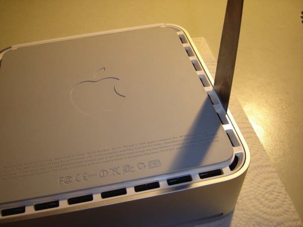 Mac mini - Spachtel einführen