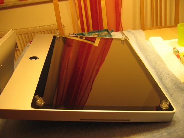 iMac - Saugnäpfe an Scheibe