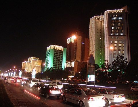 Islamabad, Jinnah Avenue, Geschäftsviertel, Foto: Adilkhan1 Islamabad, Jinnah Avenue, Geschäftsviertel, Foto: Adilkhan1