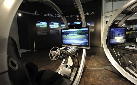 Gran Turismo 5: Spezielle Rennsimulatoren im Mercedes-Benz Museum Gran Turismo 5: Spezielle Rennsimulatoren im Mercedes-Benz Museum