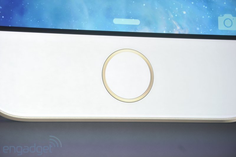 Fingerabdruck-Sensor des iPhone 5S im Home Button, Foto: engadget Fingerabdruck-Sensor des iPhone 5S im Home Button, Foto: engadget