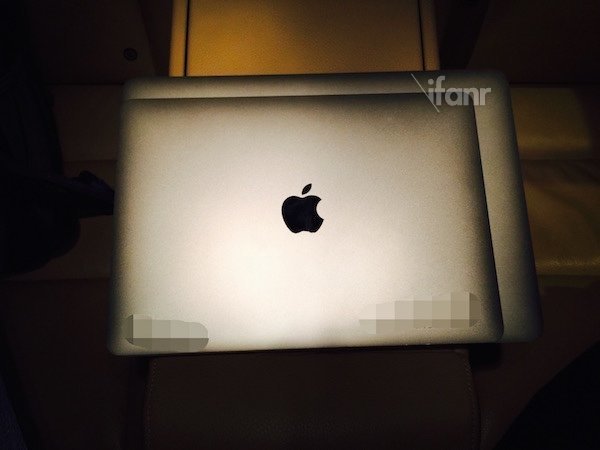 MacBook Air Retina - Rückseite des Display-Deckels