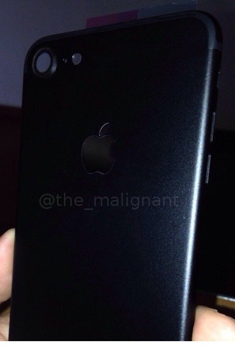 iPhone 7 in Spaceblack - mögliche Rückseite, Bild: @the_malignant