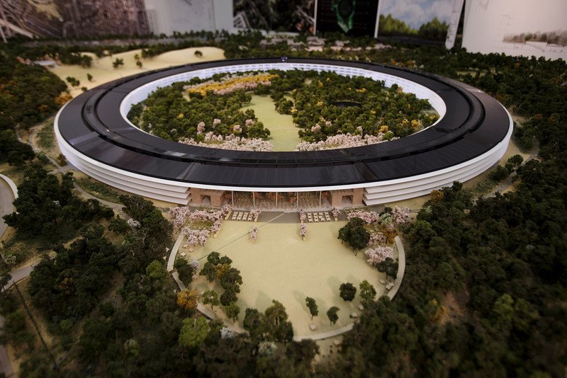 Modell Apple Campus 2 Hauptgebäude, Foto: Dai Sugano, Bay Area News Group Modell Apple Campus 2 Hauptgebäude, Foto: Dai Sugano, Bay Area News Group
