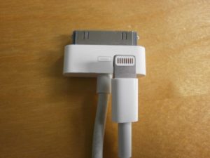 Dock-Connector-Kabel und -Lightning im Vergleich