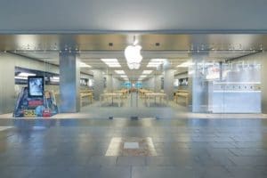 Apple Store Barcelona im Einkaufsviertel La Maquinista