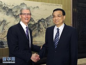 Tim Cook mit Li Keqiang