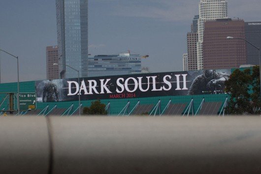 Dark-Souls-2-Werbebande auf dem LA Convention Center Dark-Souls-2-Werbebande auf dem LA Convention Center