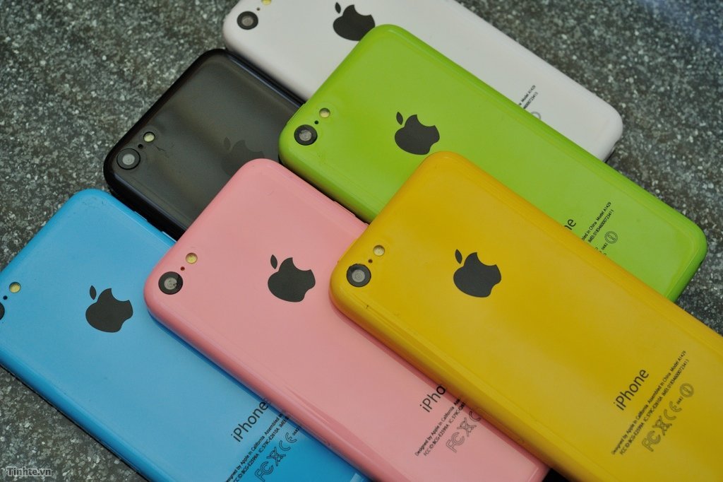 iPhone-5C-Dummies in verschiedenen Farben, Foto: Tinthe iPhone-5C-Dummies in verschiedenen Farben, Foto: Tinthe