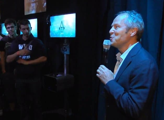 Yves Guillemot, CEO von Ubisoft, begrüßt die ersten AC4-Fans auf der GamesCom 2013 Yves Guillemot, CEO von Ubisoft, begrüßt die ersten AC4-Fans auf der GamesCom 2013