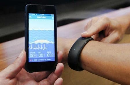 Foxconn-SmartWatch in Verbindung mit Apples iPhone, Foto: Lu Chia-ching Foxconn-SmartWatch in Verbindung mit Apples iPhone, Foto: Lu Chia-ching