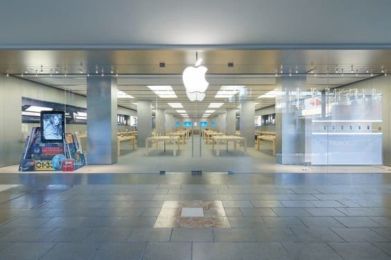 Apple Store Nummer 1 in Barcelona, im Einkaufsviertel La Maquinista, Foto: Apple Apple Store Nummer 1 in Barcelona, im Einkaufsviertel La Maquinista, Foto: Apple